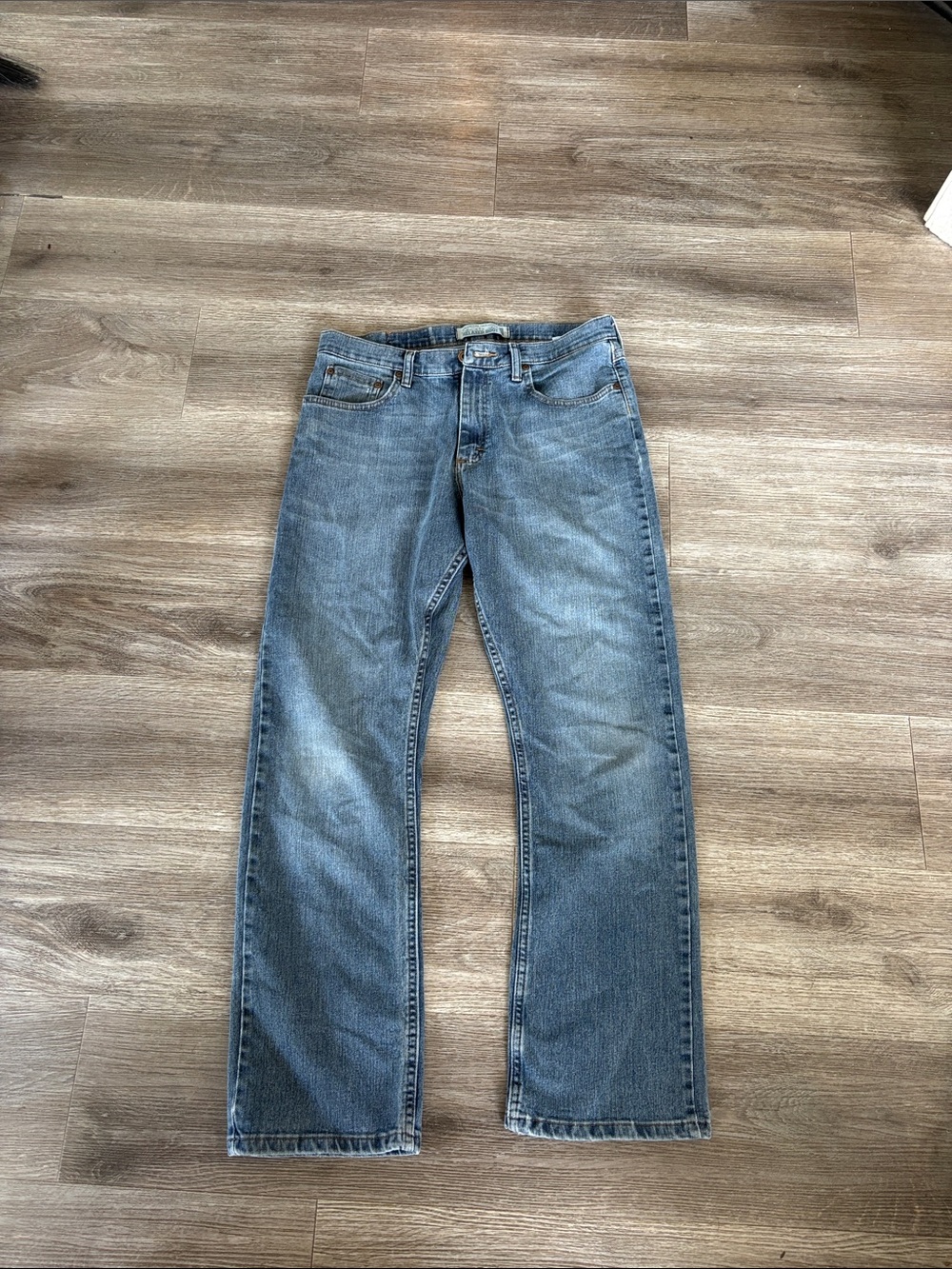 Wrangler Men's Medium Blue Relaxed  boot Fit Jeans